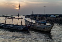 Accra;-Ghana;-Jamestown;-fishing-harbour;-Jamestown-harbour;-pirogue;-wooden-fishing-boat;-fishing-canoe;-painted-names;-colourful;-sunrise;-artisanal-fishing;-fishing-community;-Gulf-of-Guinea;-West-Africa;-historic-district;-tradition;-documentary-photography;-Kaleidos;-Kaleidos-images;-La-parole-à-limage;-Stories-Pictures;-Tarek-Charara